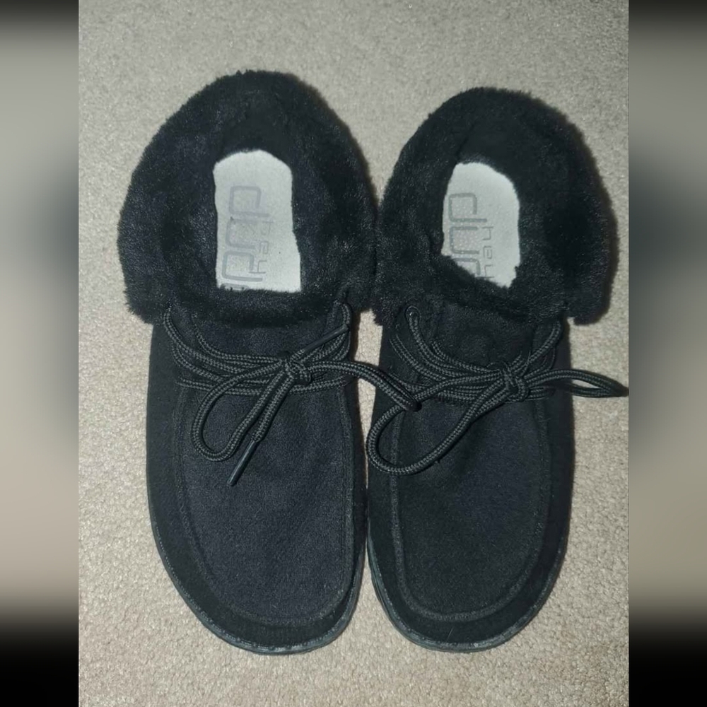 Hey Dude Black Moccasins 6, Fits More Like 7